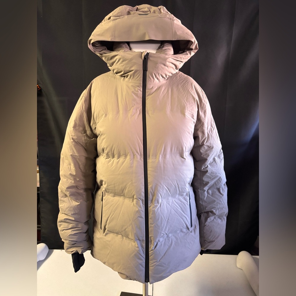 New womens XS Aritzia Super Puff 2 O down jacket